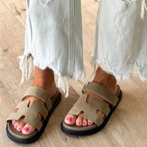 Talulah Chani Velcro Slide Size 8